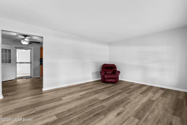 4828 Kaufman Ln, Louisville, KY 40216