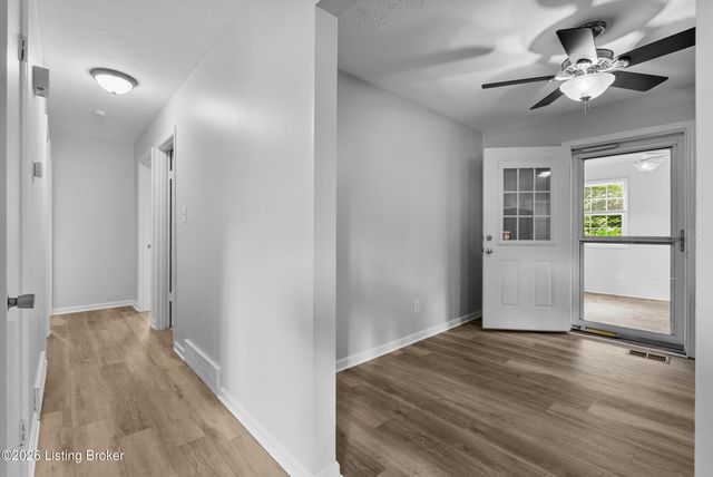 4828 Kaufman Ln, Louisville, KY 40216