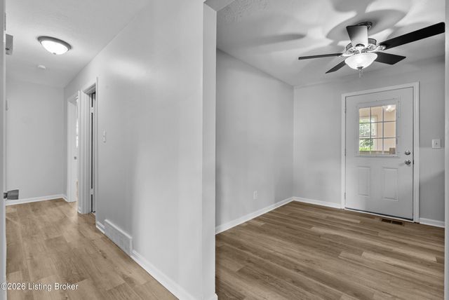 4828 Kaufman Ln, Louisville, KY 40216