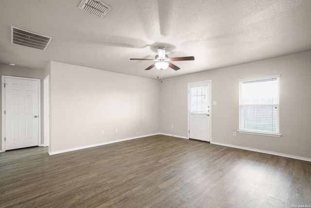 6607 Port Elizabeth, Converse, TX 78109