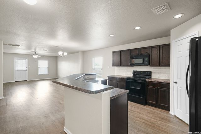 6607 Port Elizabeth, Converse, TX 78109