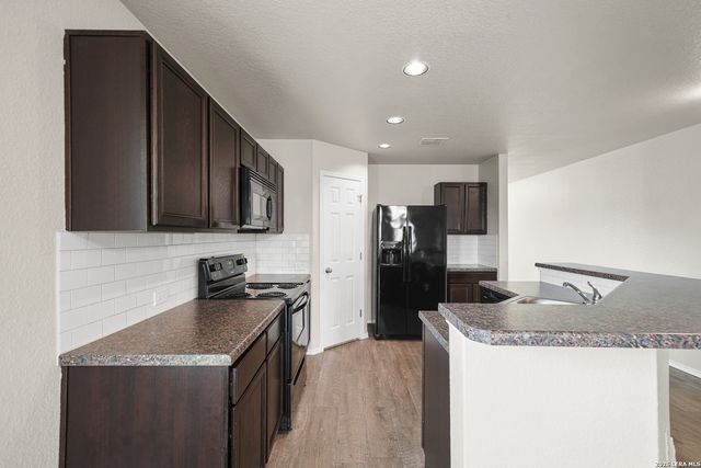 6607 Port Elizabeth, Converse, TX 78109