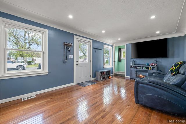7011 Belton Street, Garden City, MI 48135