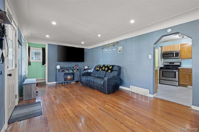 7011 Belton Street, Garden City, MI 48135