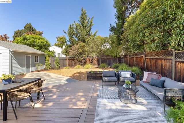 127 Covington St, Oakland, CA 94605