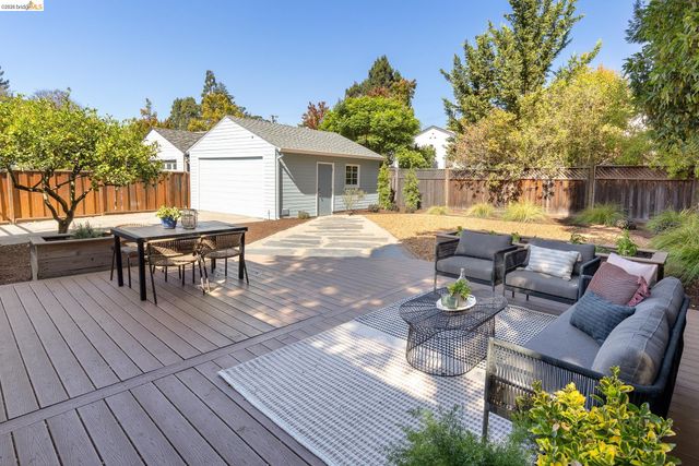 127 Covington St, Oakland, CA 94605