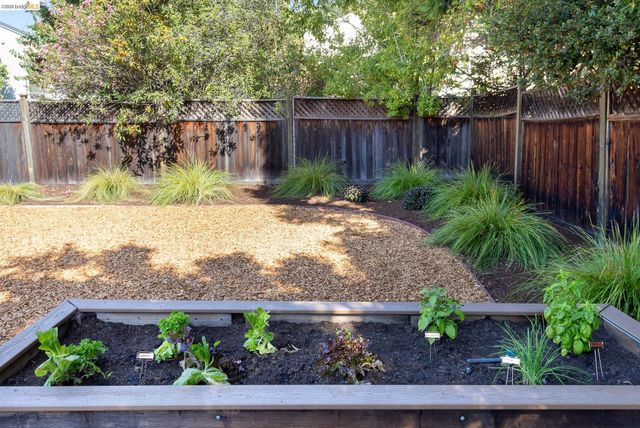 127 Covington St, Oakland, CA 94605