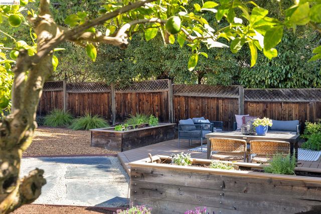 127 Covington St, Oakland, CA 94605