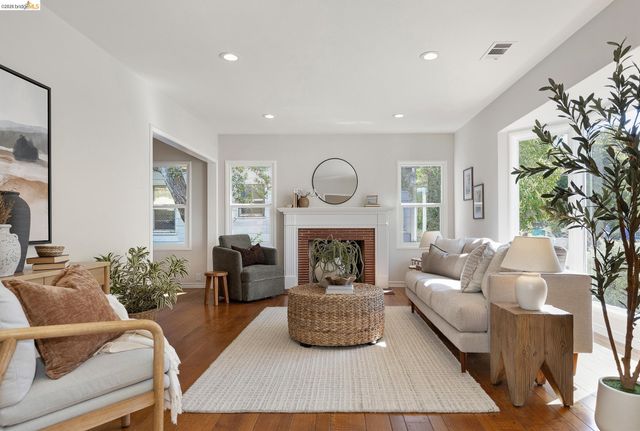 127 Covington St, Oakland, CA 94605