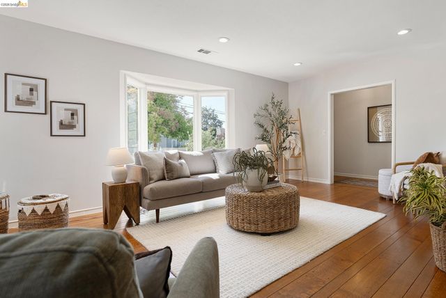 127 Covington St, Oakland, CA 94605