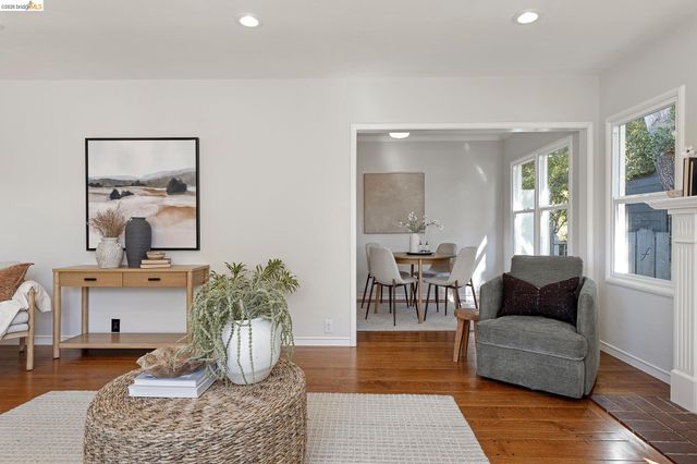 127 Covington St, Oakland, CA 94605
