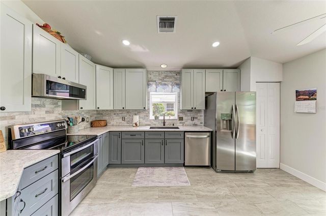 3009 LIVE OAK LANE, Palmetto, FL 34221