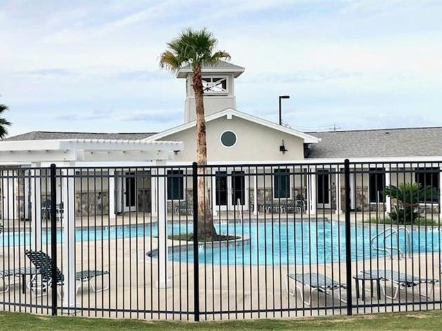 2821 Golden Isle Drive, La Marque, TX 77568