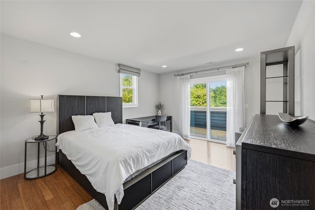 7526 Roosevelt Way NE, Seattle, WA 98115