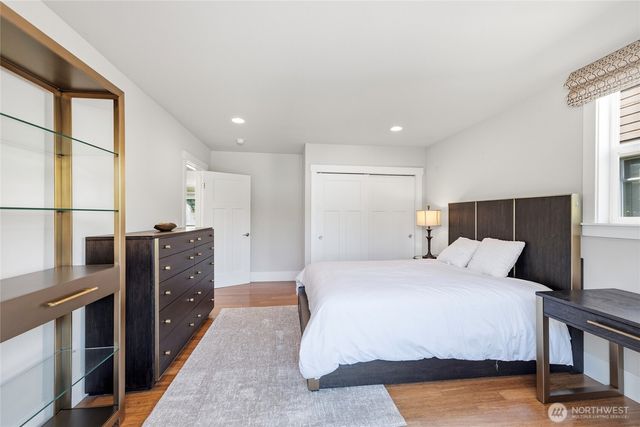 7526 Roosevelt Way NE, Seattle, WA 98115