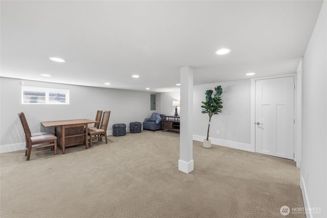 7526 Roosevelt Way NE, Seattle, WA 98115