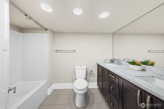 7526 Roosevelt Way NE, Seattle, WA 98115