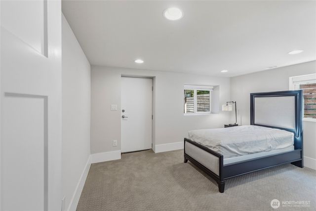 7526 Roosevelt Way NE, Seattle, WA 98115
