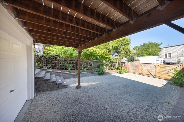 7526 Roosevelt Way NE, Seattle, WA 98115