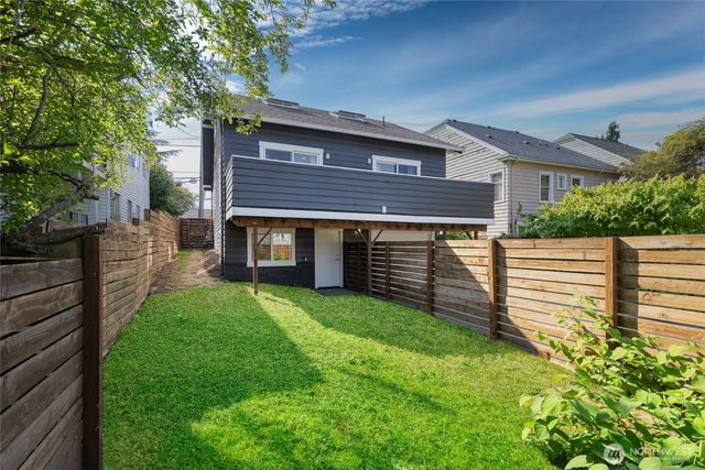 7526 Roosevelt Way NE, Seattle, WA 98115