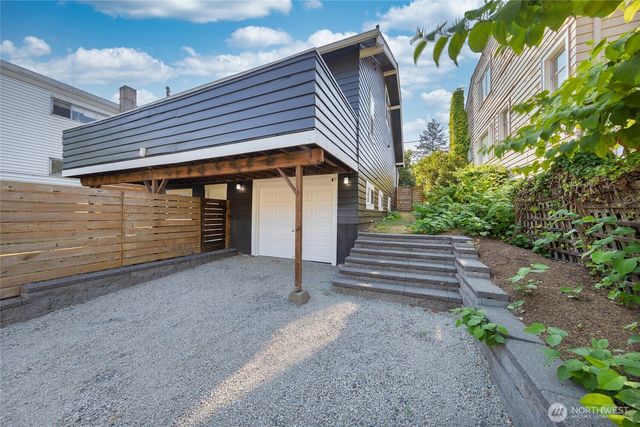7526 Roosevelt Way NE, Seattle, WA 98115