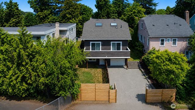 7526 Roosevelt Way NE, Seattle, WA 98115