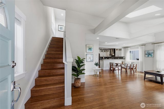 7526 Roosevelt Way NE, Seattle, WA 98115