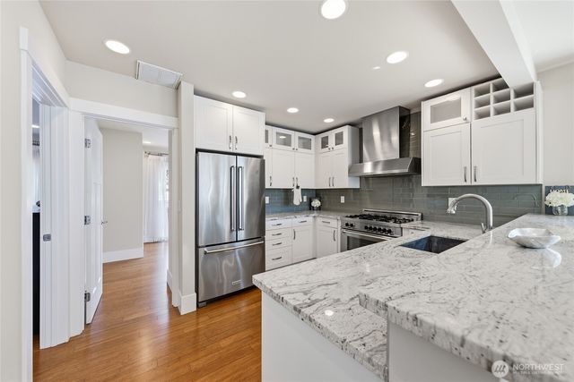 7526 Roosevelt Way NE, Seattle, WA 98115