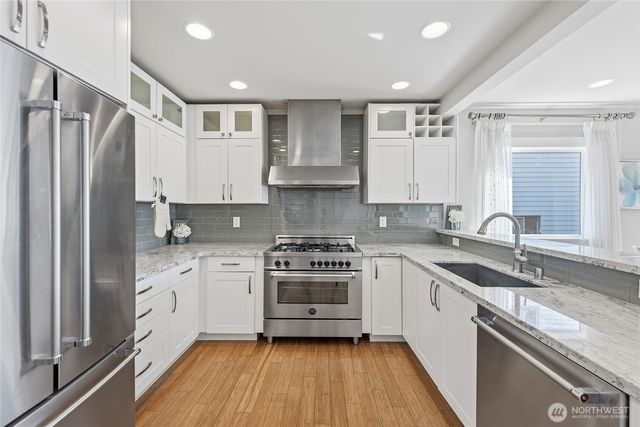 7526 Roosevelt Way NE, Seattle, WA 98115