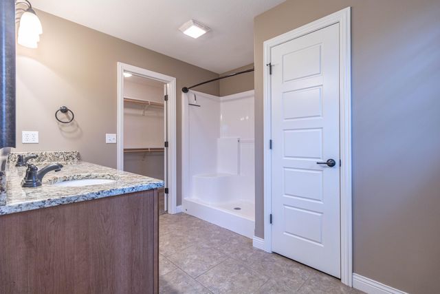 2705 IRON GATE DR, Columbia, MO 65202