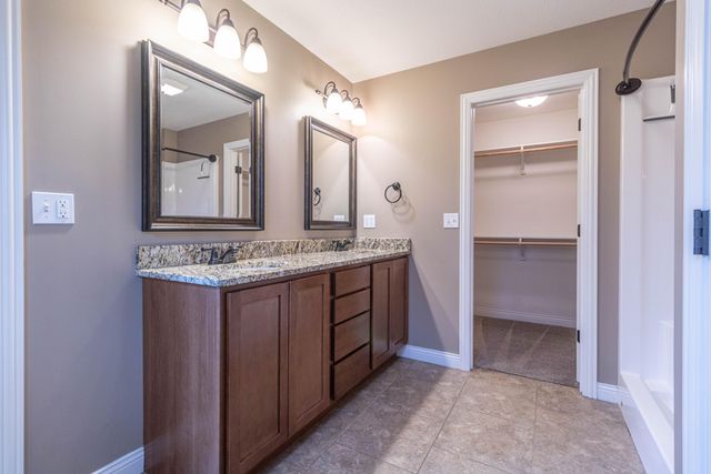 2705 IRON GATE DR, Columbia, MO 65202