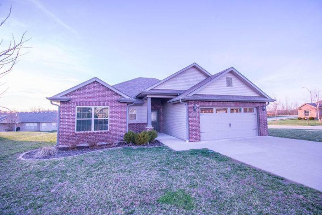 2705 IRON GATE DR, Columbia, MO 65202