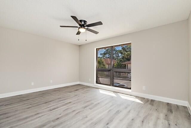 307 Brackenwood Circle, Palm Beach Gardens, FL 33418