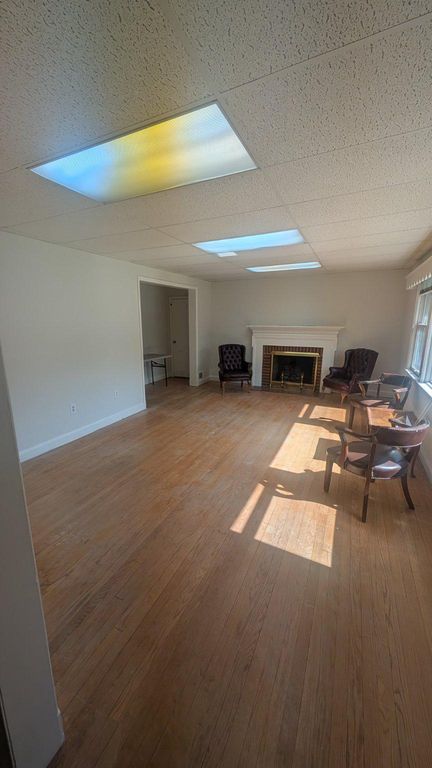 Image 3 of property listing at 9207 OLD GEORGETOWN RD, Bethesda, MD 20814