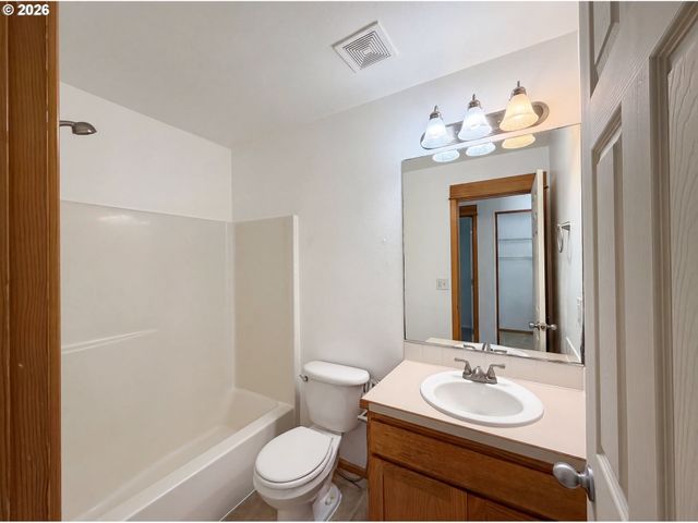 3344 OAKCREST Dr, Forest Grove, OR 97116