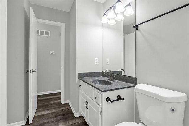 405 SE Onyx Circle, Lee's Summit, MO 64063