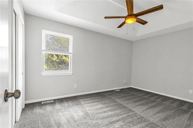 405 SE Onyx Circle, Lee's Summit, MO 64063