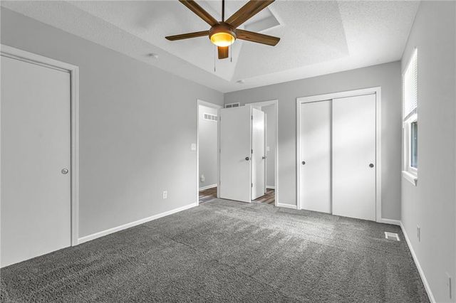 405 SE Onyx Circle, Lee's Summit, MO 64063