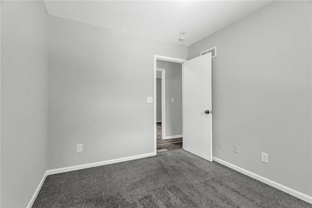 405 SE Onyx Circle, Lee's Summit, MO 64063
