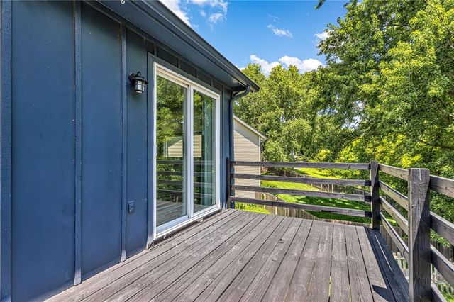 405 SE Onyx Circle, Lee's Summit, MO 64063