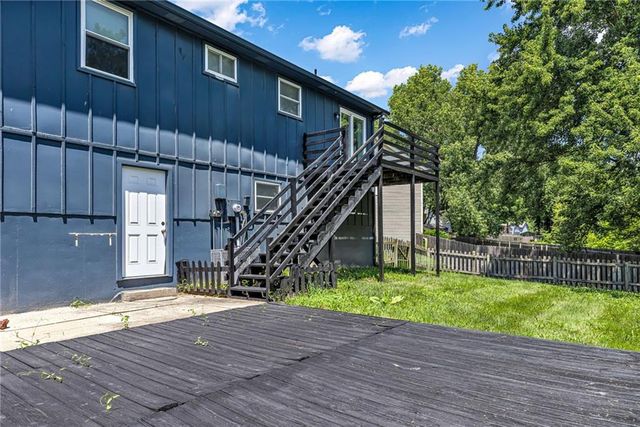 405 SE Onyx Circle, Lee's Summit, MO 64063