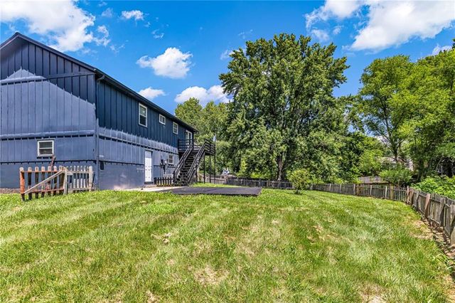 405 SE Onyx Circle, Lee's Summit, MO 64063