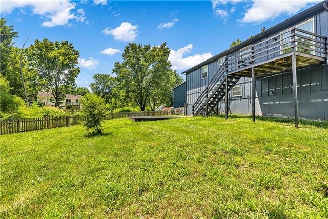 405 SE Onyx Circle, Lee's Summit, MO 64063