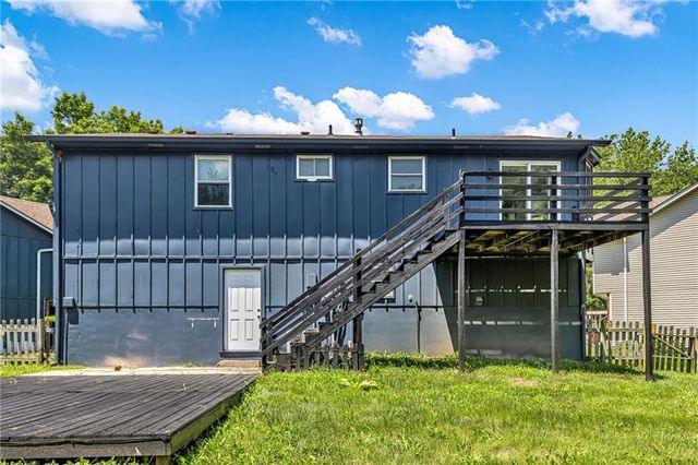 405 SE Onyx Circle, Lee's Summit, MO 64063