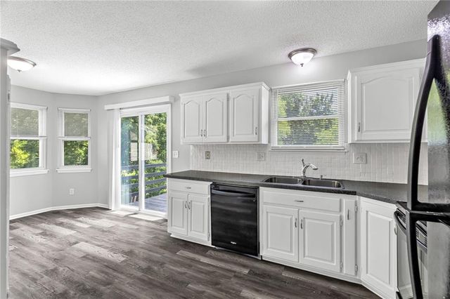 405 SE Onyx Circle, Lee's Summit, MO 64063