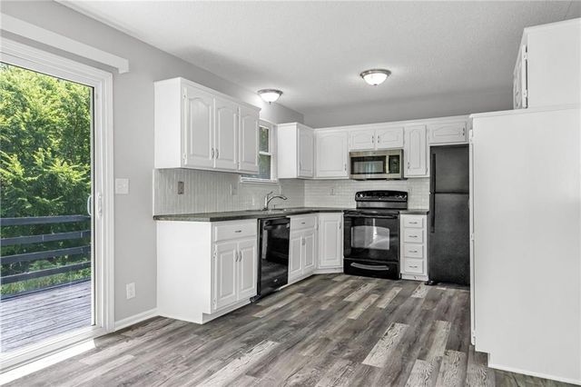 405 SE Onyx Circle, Lee's Summit, MO 64063