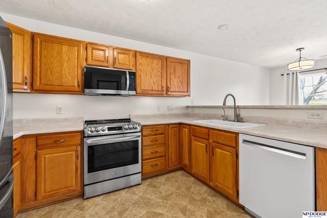 8919 Venice Lane, Lincoln, NE 68526