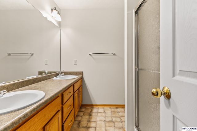 8919 Venice Lane, Lincoln, NE 68526