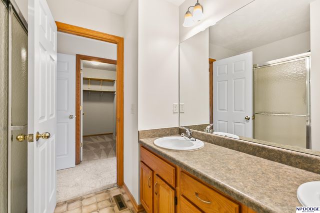 8919 Venice Lane, Lincoln, NE 68526