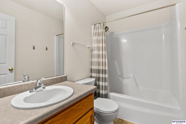 8919 Venice Lane, Lincoln, NE 68526
